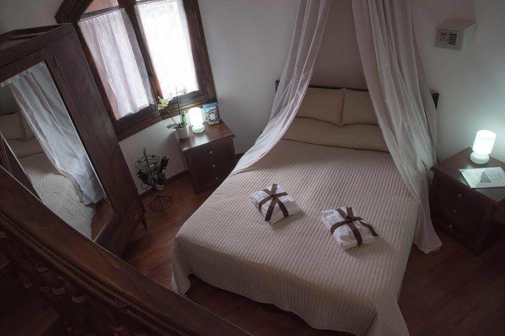 Castello Bed & Breakfast Valguarnera Caropepe Екстериор снимка